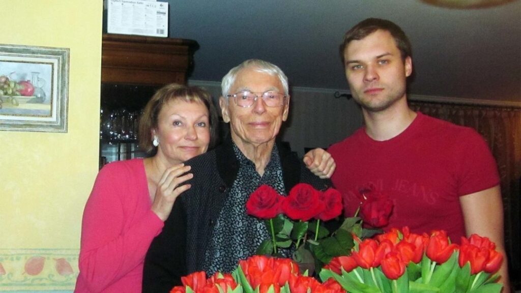 Александр Зацепин с семьей