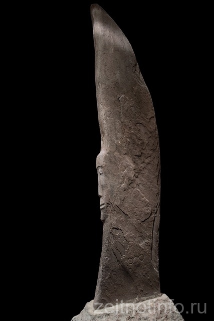 5_stela-kamennyj-starik_rossijskij-etnograficheskij-muzej_novyj-razmer